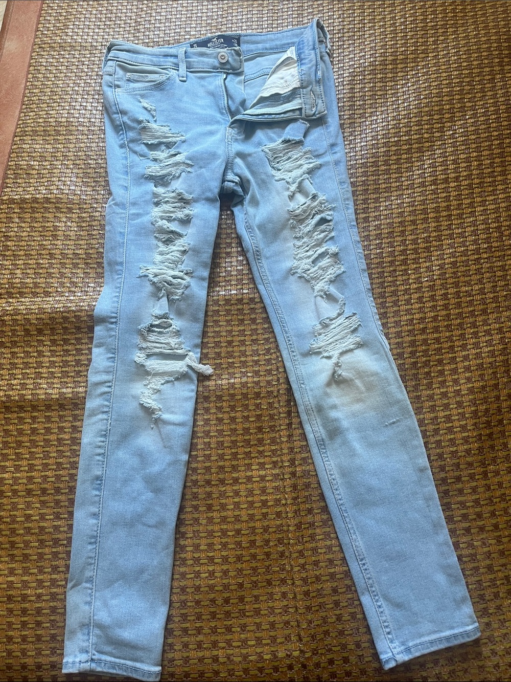 Hollister Light Blue Distressed Women’s Skinny Jeans